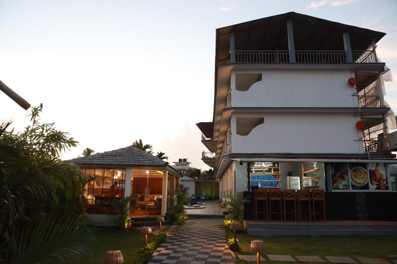Gracias Cafe & Resort Morjim Luaran gambar