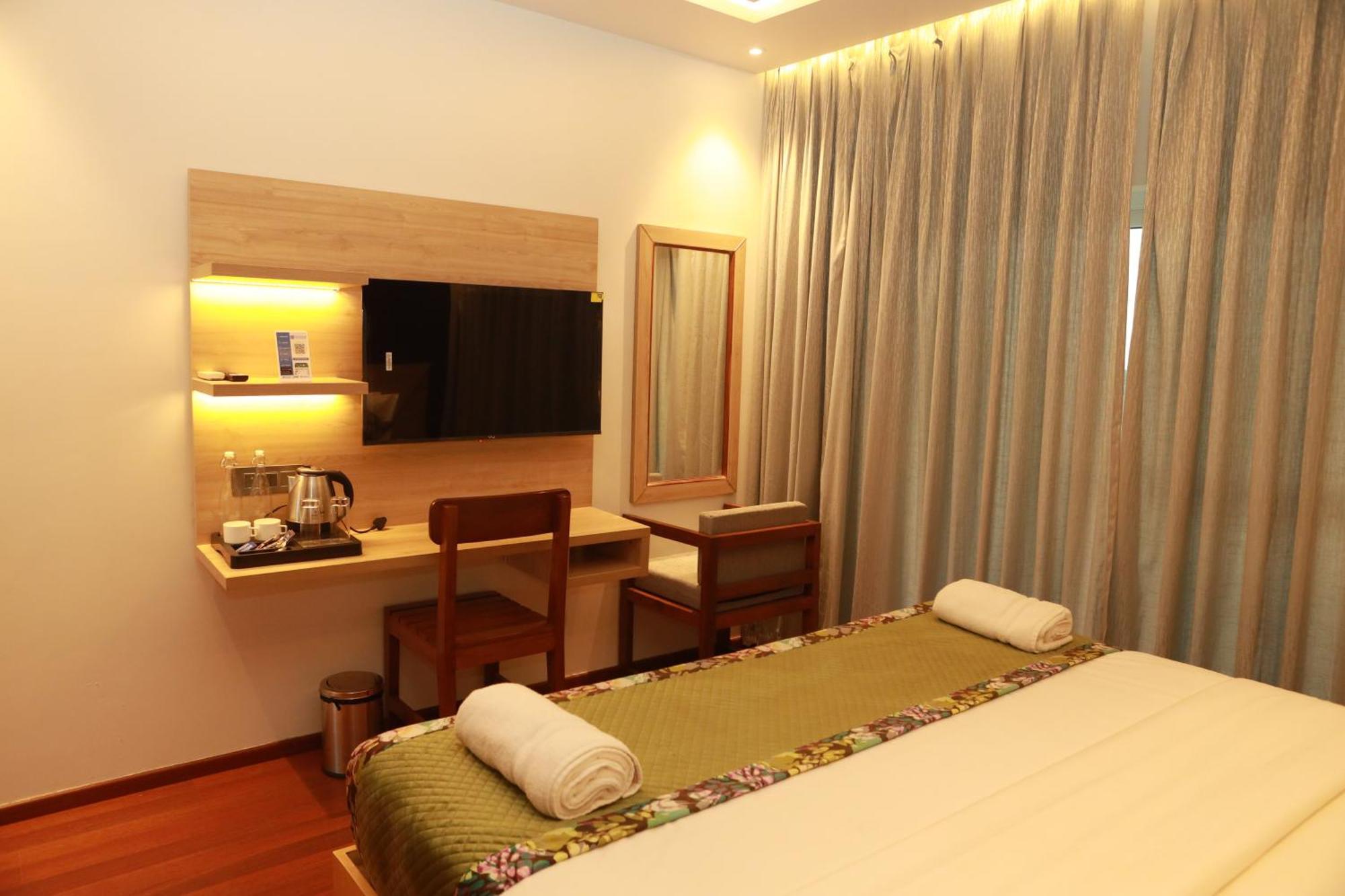 Gracias Cafe & Resort Morjim Luaran gambar