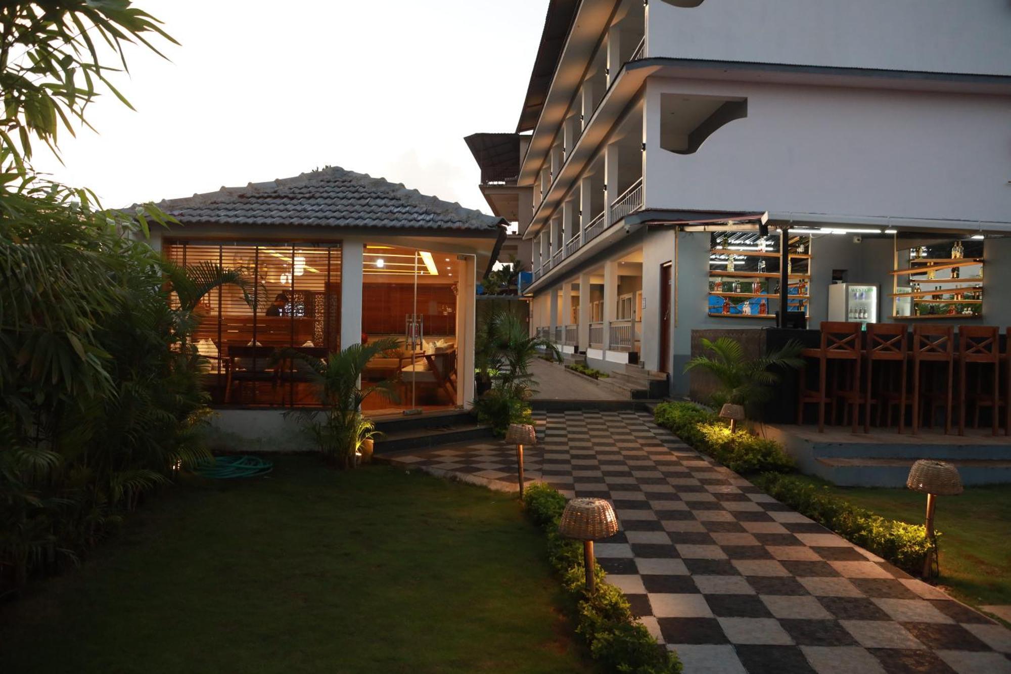 Gracias Cafe & Resort Morjim Luaran gambar