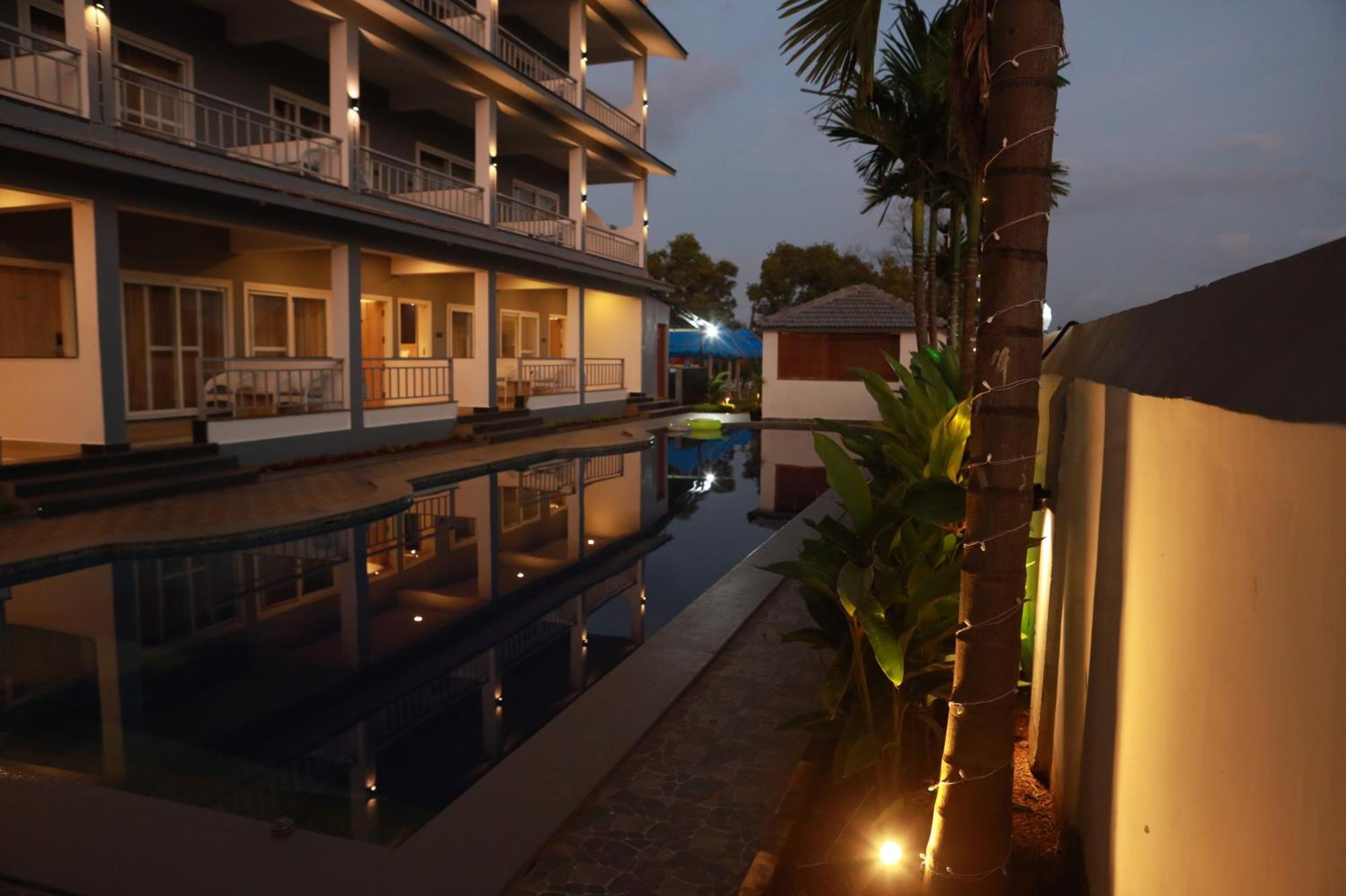 Gracias Cafe & Resort Morjim Luaran gambar