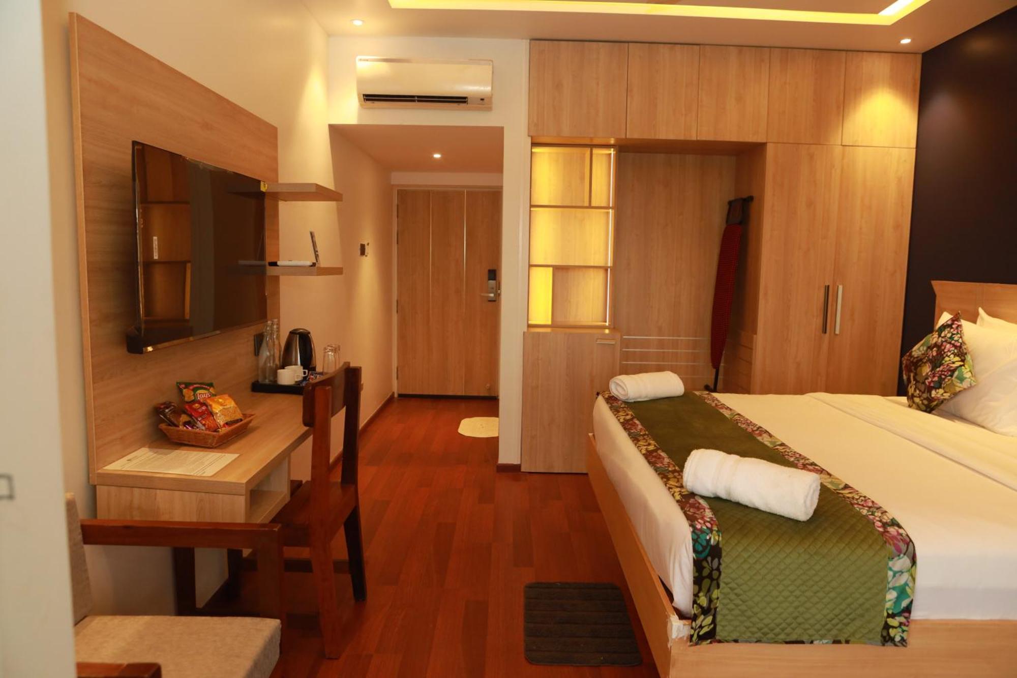 Gracias Cafe & Resort Morjim Luaran gambar