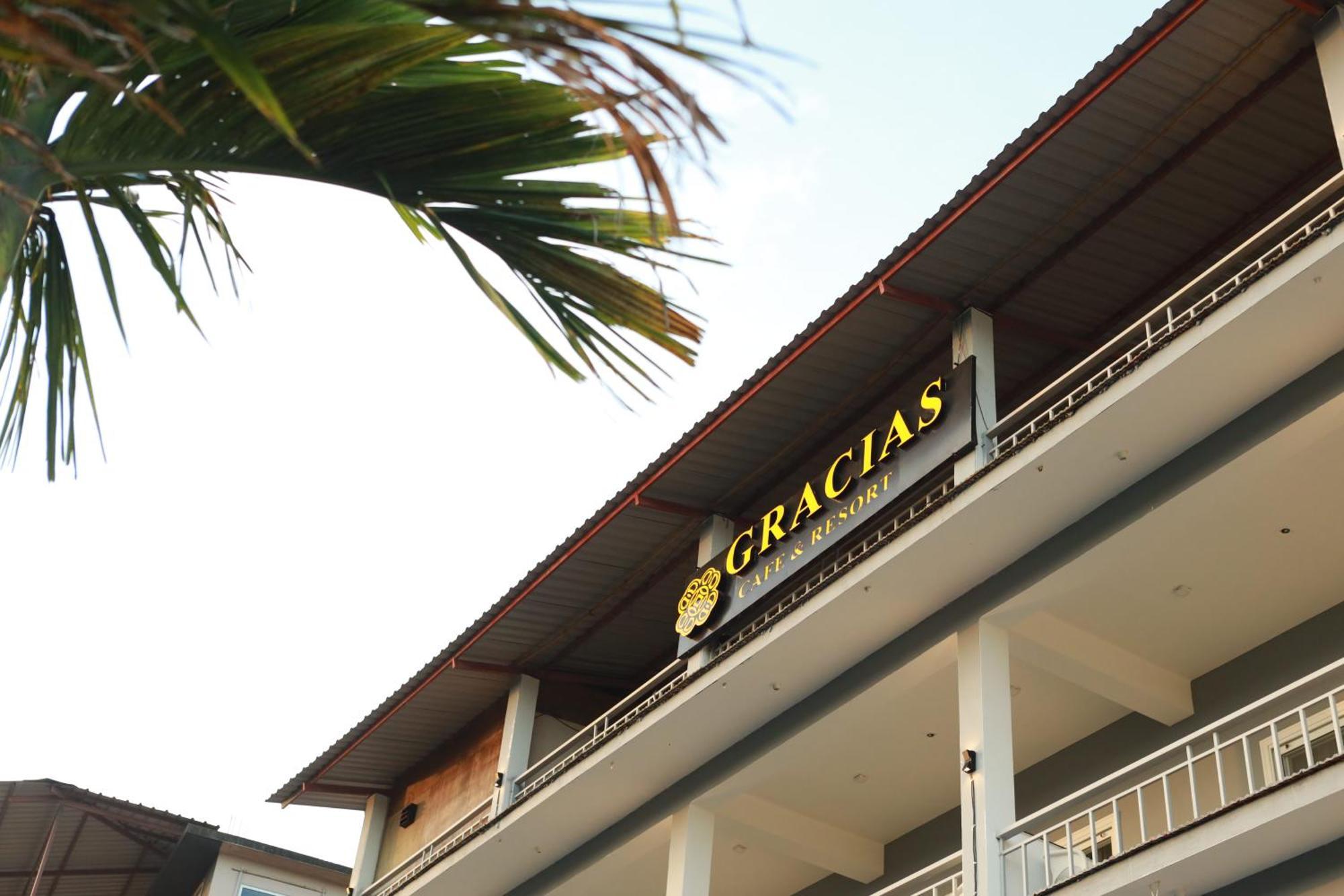 Gracias Cafe & Resort Morjim Luaran gambar