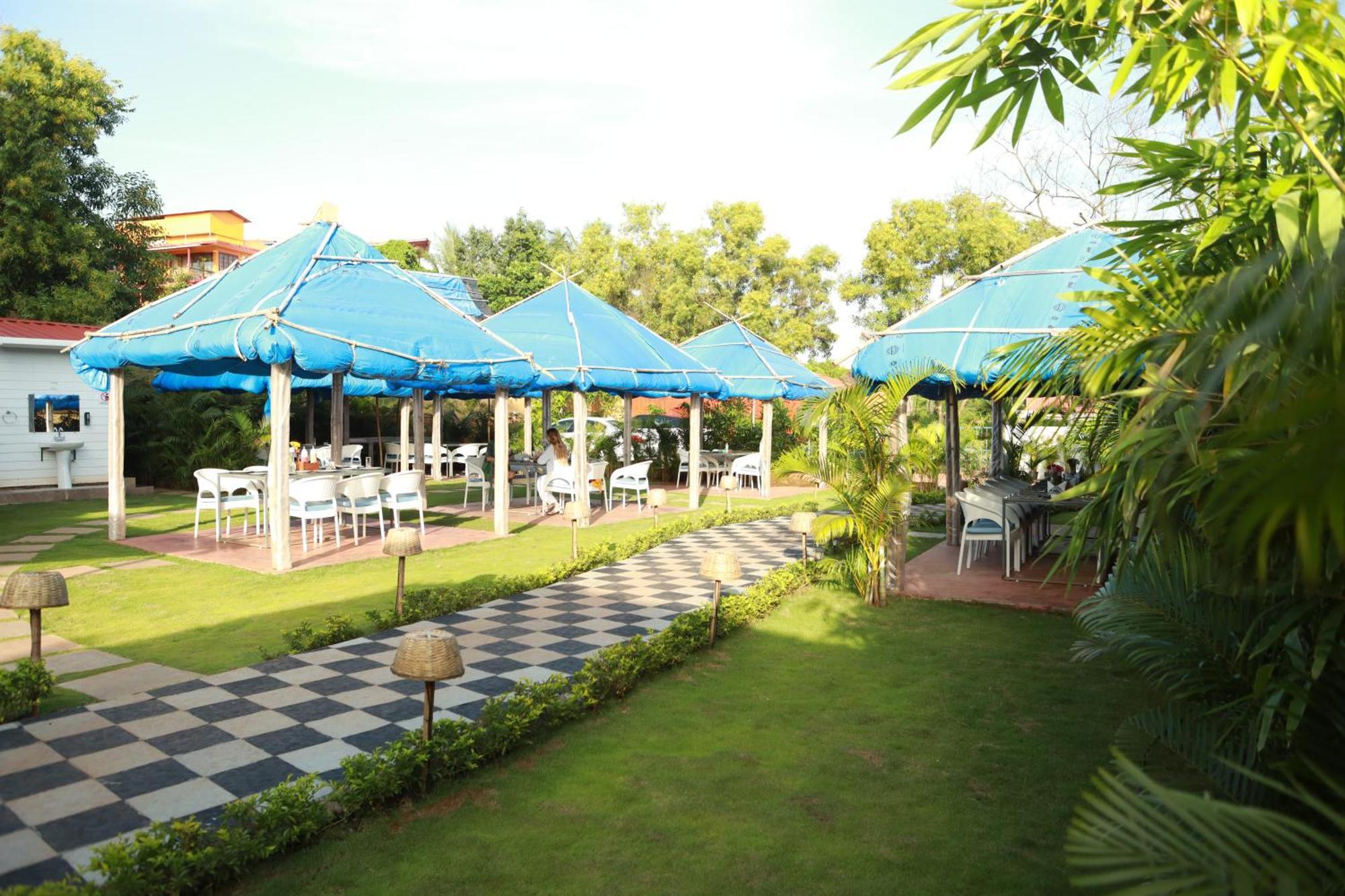 Gracias Cafe & Resort Morjim Luaran gambar