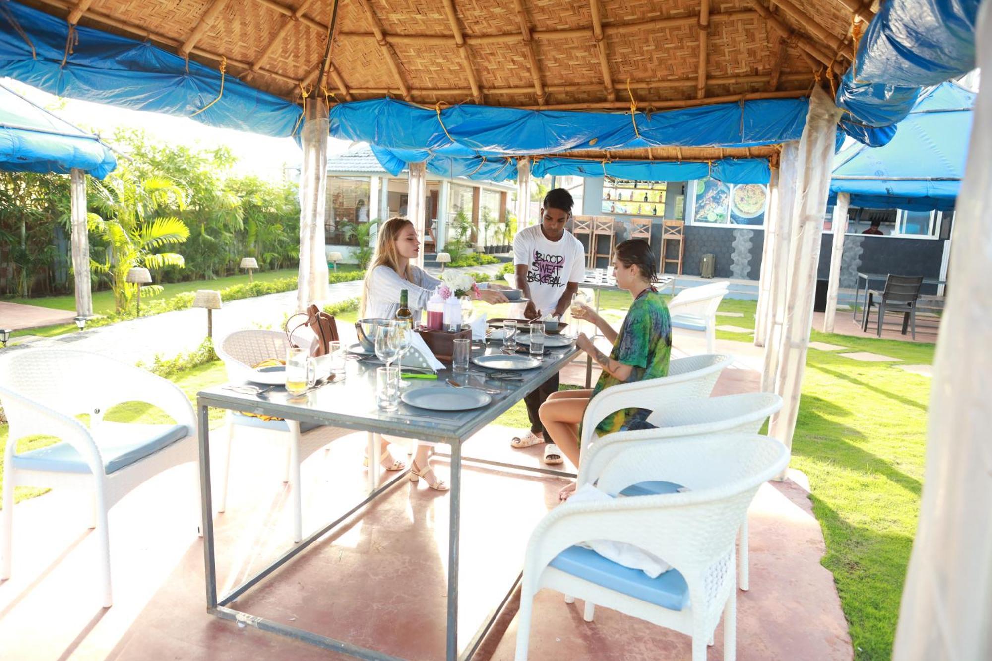 Gracias Cafe & Resort Morjim Luaran gambar