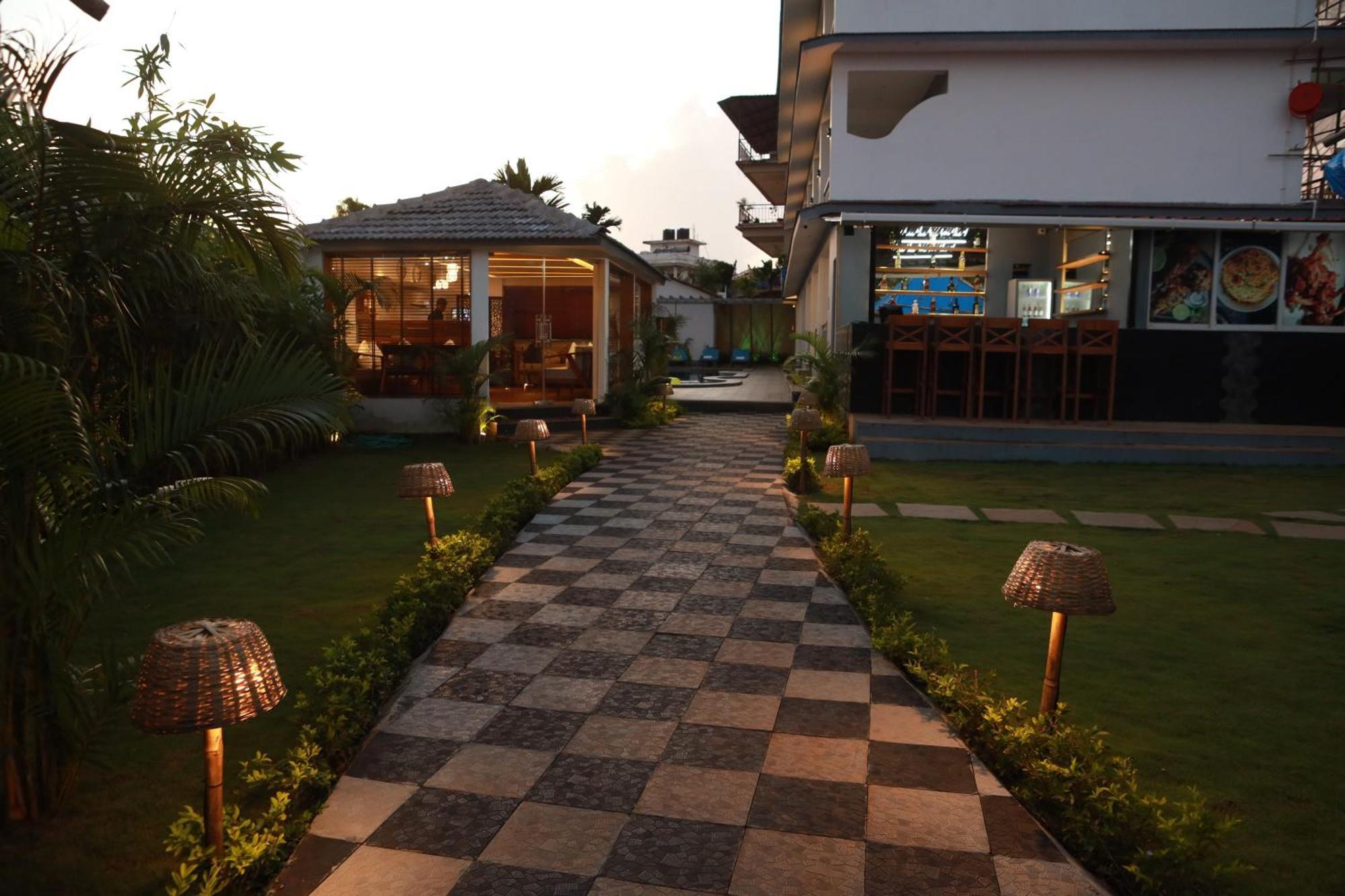 Gracias Cafe & Resort Morjim Luaran gambar