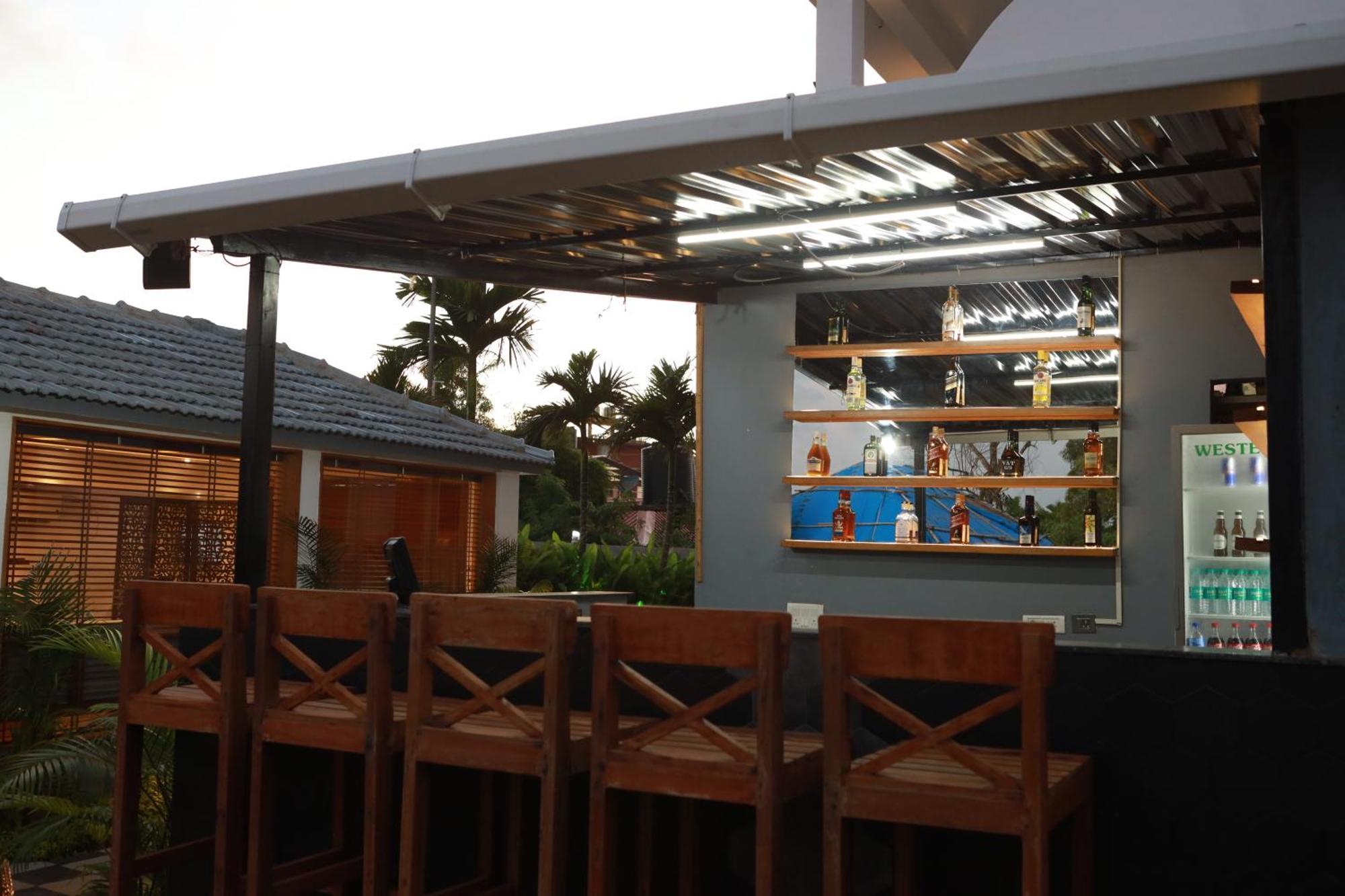 Gracias Cafe & Resort Morjim Luaran gambar